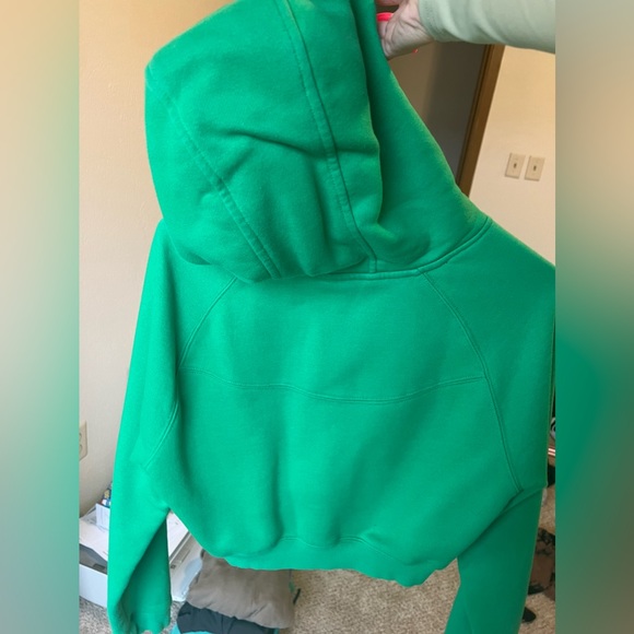 Alphalete cropped hoodie - Picture 2 of 3